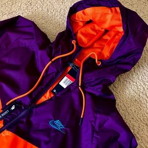 Brand new Nike Men’s Windbreaker Sz LG